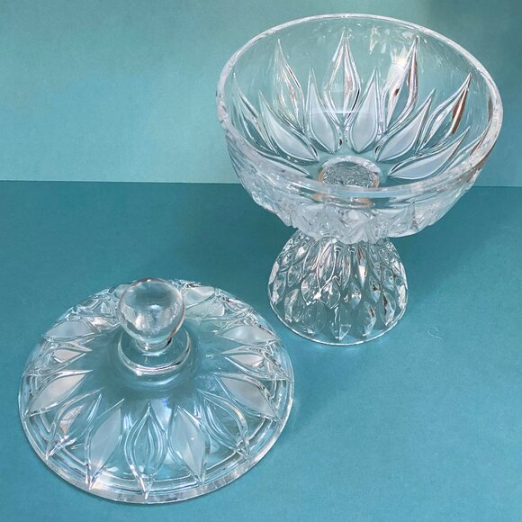 Vintage Crystal Glass Pedestal Candy Dish with Lid Unique Flame or Petal Design - Picture 4 of 9